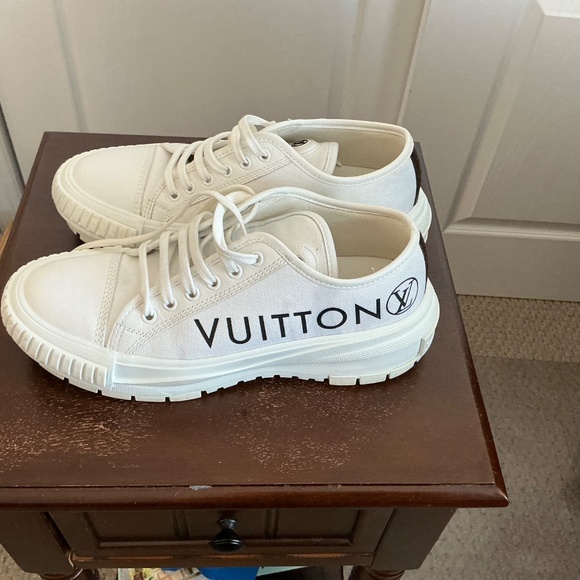 Louis Vuitton Sneaker - Picture 5 of 10